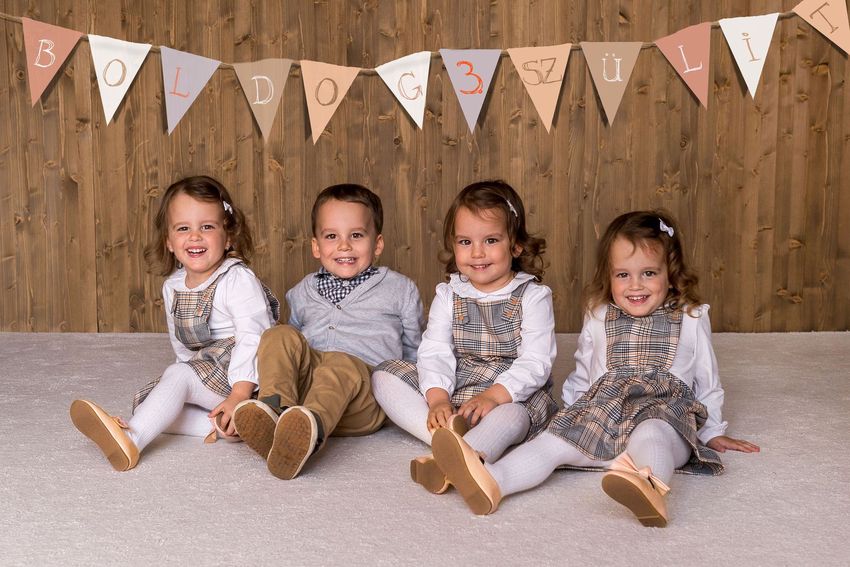Harmadik születésnapjukat ünneplik a debreceni négyes ikrek