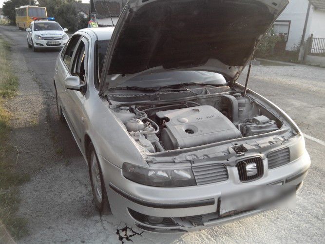 Kigyulladt egy autó Tiszacsegén