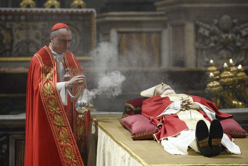 Szentmisét tartanak Nyíregyházán XVI. Benedekért