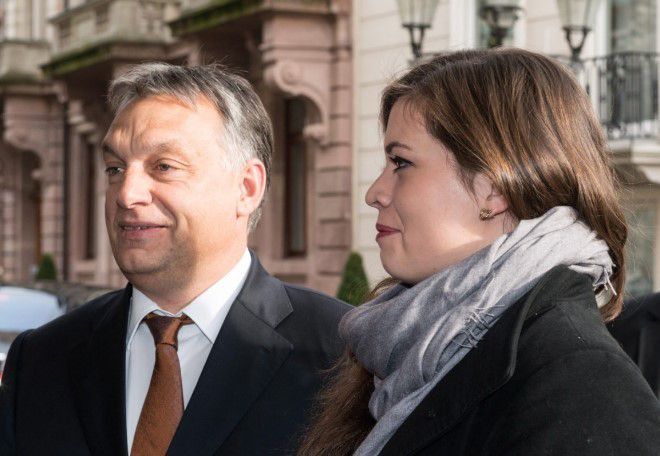 Orbán Viktor második legidősebb lányának is bekötötték a fejét