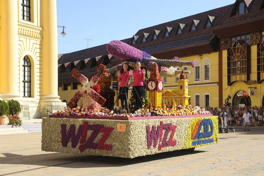 Virágkocsik igen, karneváli menet nem lesz Debrecenben