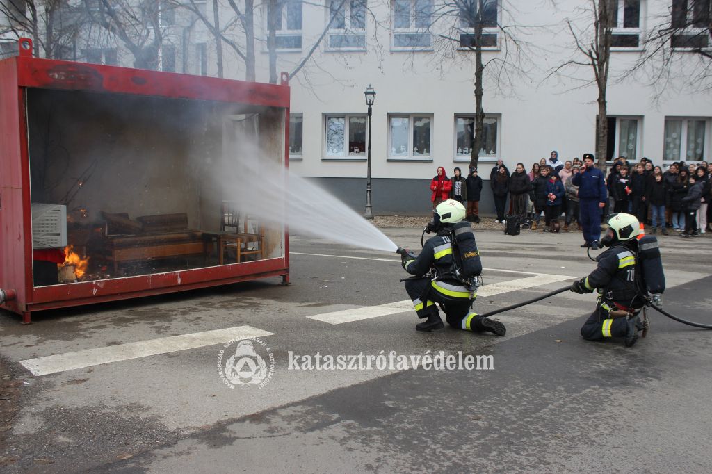 Így előzzük meg a tüzeket karácsonykor!