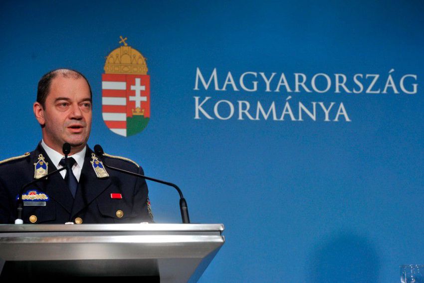 Sok a renitens magyar, panaszkodik az Operatív Törzs vezetője