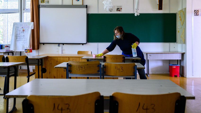 Három iskolát és tizenhat óvodát zártak be a járvány miatt