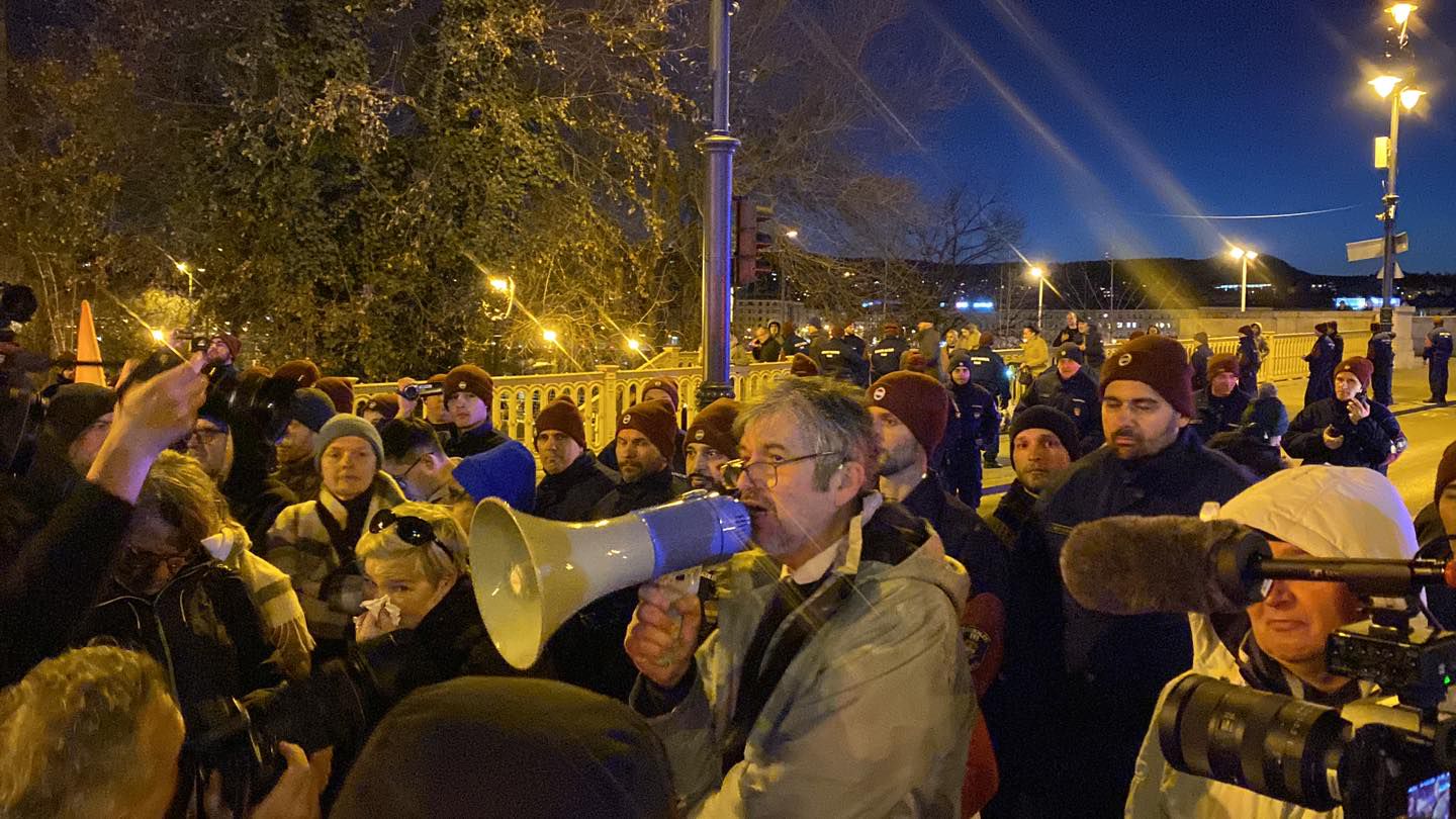 Hadházy követői kifizették a politikus büntetését