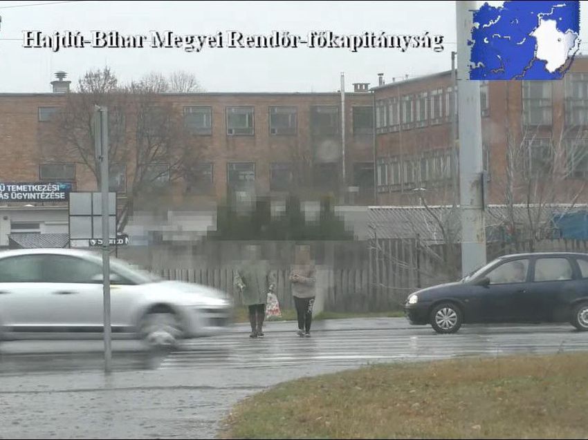 Kis híján elgázolták ezeket a debreceni gyalogosokat – VIDEÓ