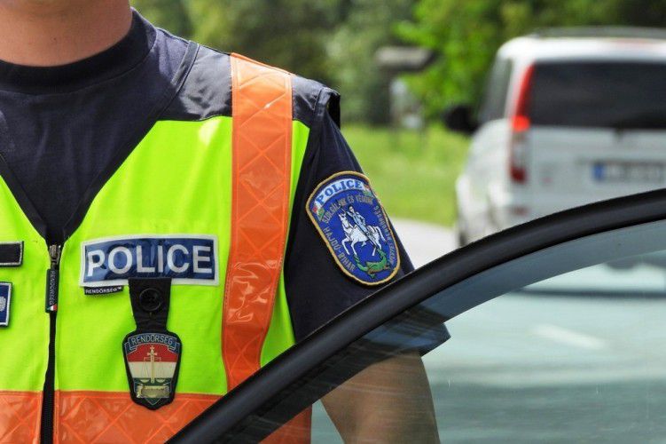 Szemet szúrt a rendőröknek egy gyanús autó Hajdúsámsonban