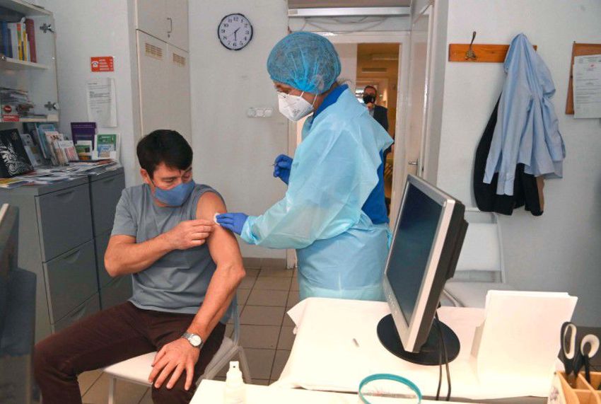 Áder Jánost beoltották a kínai vakcinával