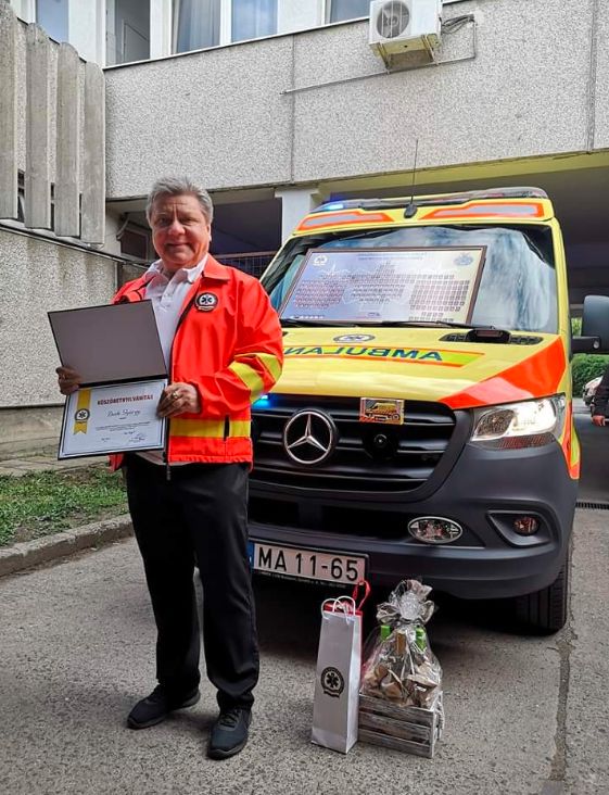 Negyvennégy év szolgálat után ment nyugdíjba a debreceni mentő