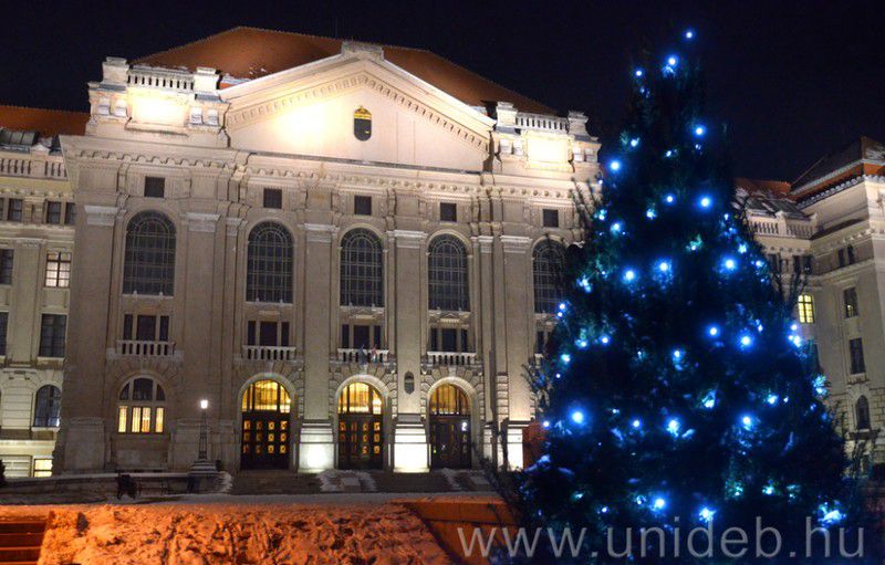 Decemberben is gyönyörű a Debreceni Egyetem! + videók