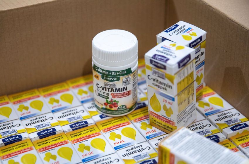 Vitaminokat ajánlott fel egy debreceni gyógyszertár