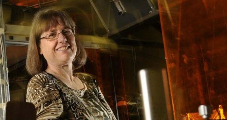 Ötvenöt év után nyert nő fizikai Nobelt