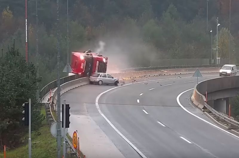 Vétlen borsodi kamionsofőr halt szörnyet Szlovéniában +videó