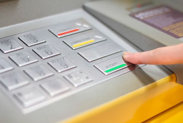 Egymilliót felejtettek egy hajdúszoboszlói ATM nyílásában