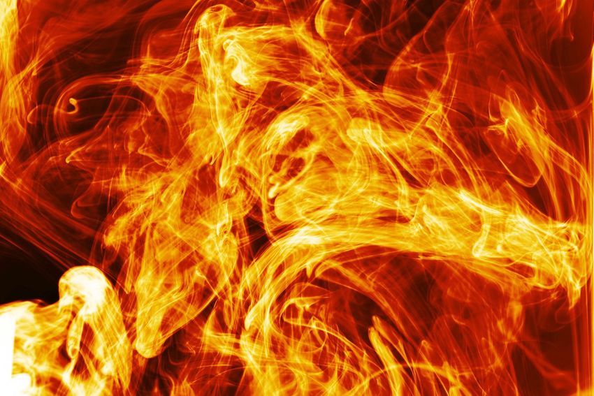 Családi házakat veszélyeztet a tűz Nádudvaron