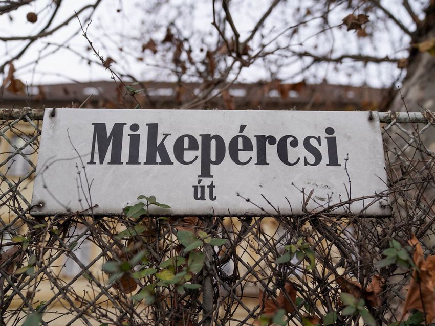 Baleset a Mikepércsi úton: riasztották a mentőket is