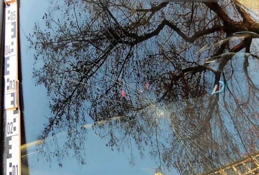 Ököllel vert be egy szélvédőt a debreceni belvárosban