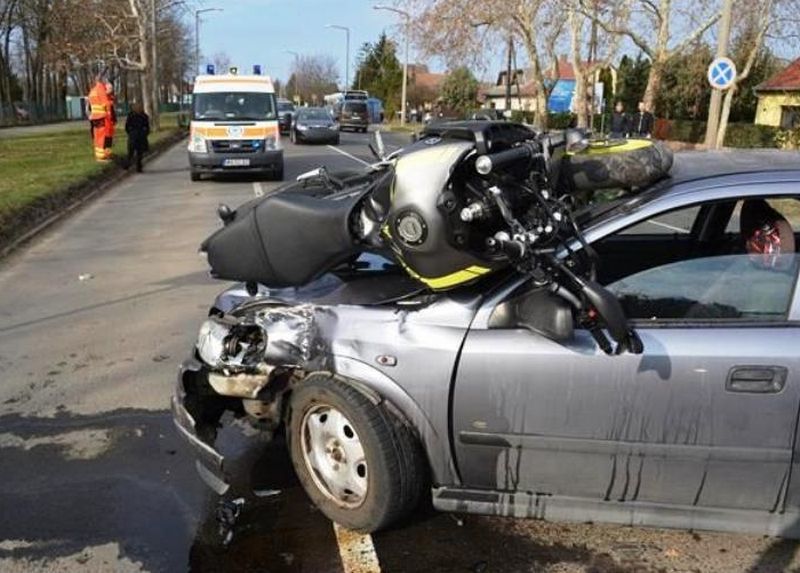Motor az autón: megrázó fotók a debreceni balesetről