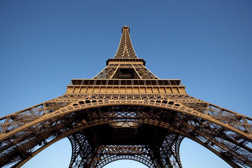 Golyóálló vértet kap az Eiffel-torony