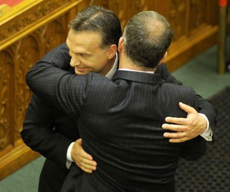 Orbán eljön Kósa esküjére!
