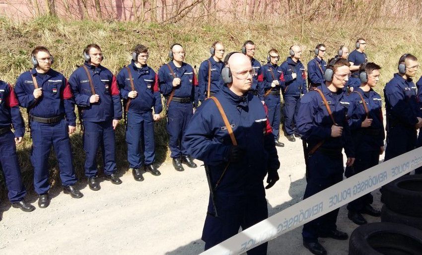 Próbaidős rendőrök lövöldöztek Debrecenben