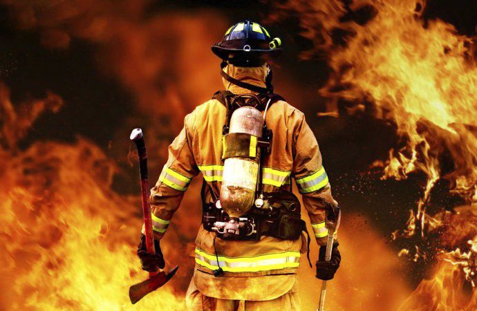 Hatalmas lángok csaptak fel egy családi házban Sárrétudvariban
