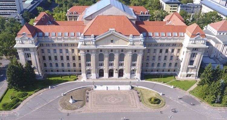 Kínai diákok végeztek magyar szakon a Debreceni Egyetemen