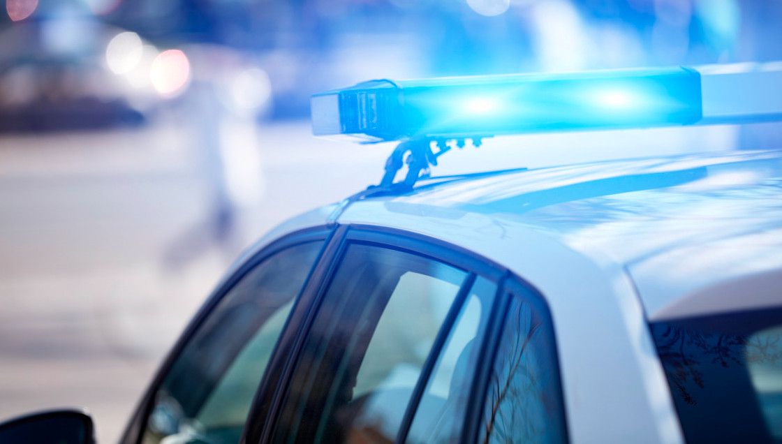 Két rendőr megrugdosott és ütlegelt egy gyereket Ózdon