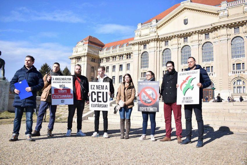 Romák tiltakoznak a debreceni Fidelitas ellen 