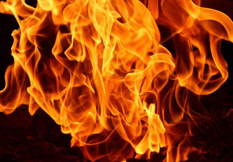 Lángok közül mentették a lakókat Tiszaújvárosban