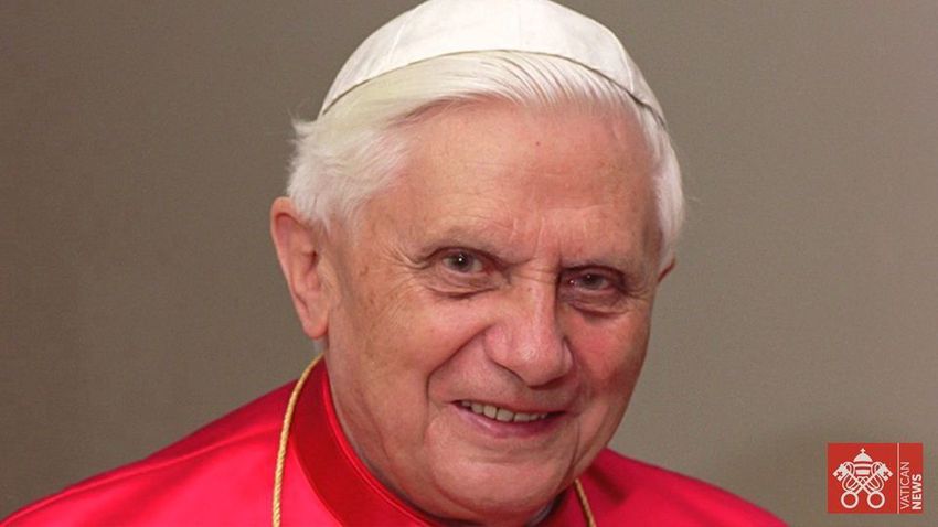 Elment XVI. Benedek nyugalmazott pápa