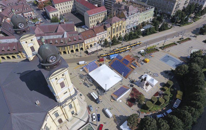 Szerdán kezdődik az ötnapos őrület Debrecen főterén