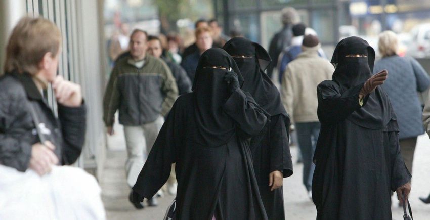 Az önkormányzat betiltotta a muszlim női viseletet