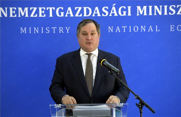 Több mint 2300-zal kevesebb postás van Magyarországon, mint 2022-ben volt
