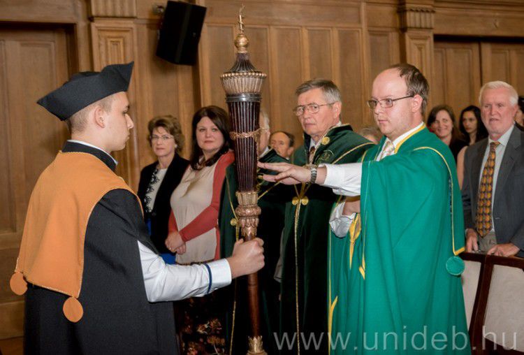 Aranygyűrűs doktort is avattak a Debreceni Egyetemen