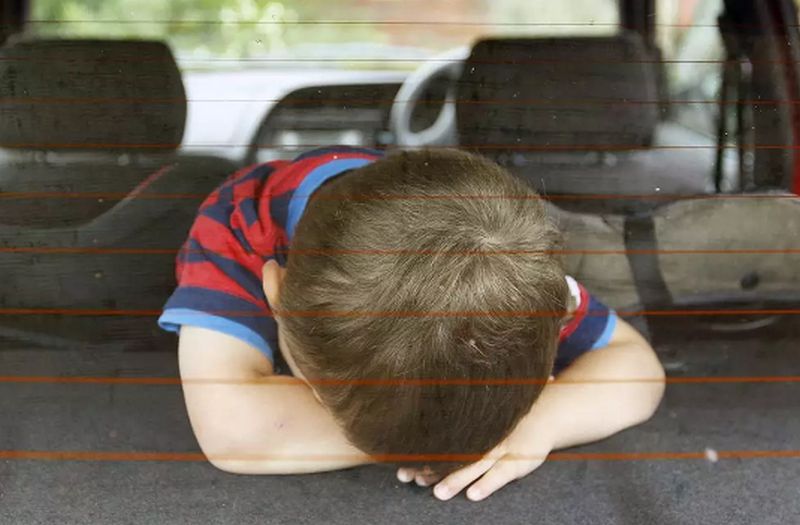 A legnagyobb hőségben szorult autóba egy gyerek Debrecenben