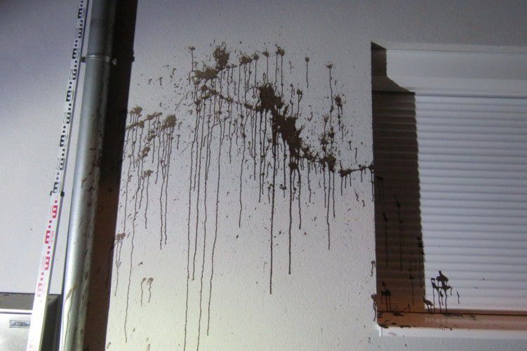 Lezárt ügy: leöntötte festékkel egykori házát a miskolci férfi
