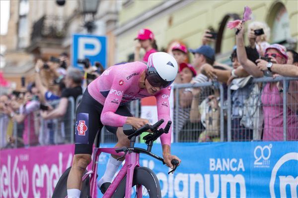 Giro d'Italia: Yates nyerte a budapesti időfutamot