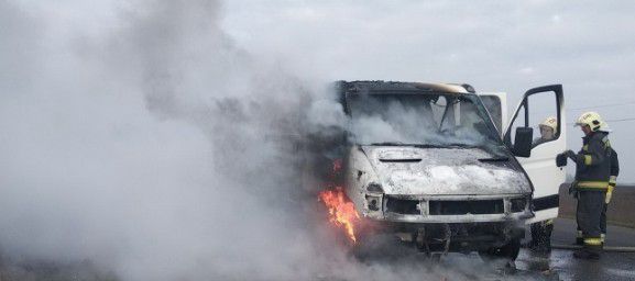 Kisteherautó lángolt Hajdúböszörmény mellett