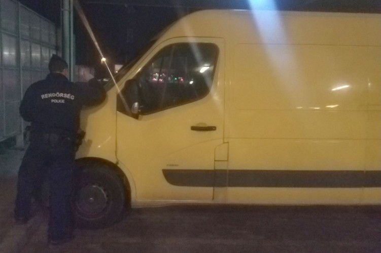 Körözött autóval bukott le a román férfi Csengersimánál