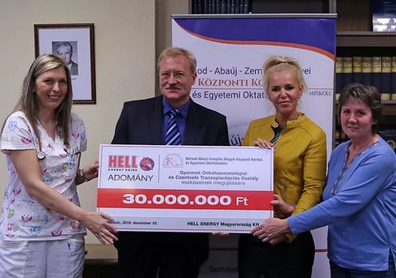 30 millió forintot adott a HELL a miskolci kórháznak
