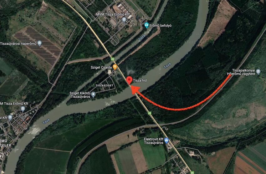 Két baleset egy időben Tiszaújvárosnál, a Tisza-hídon