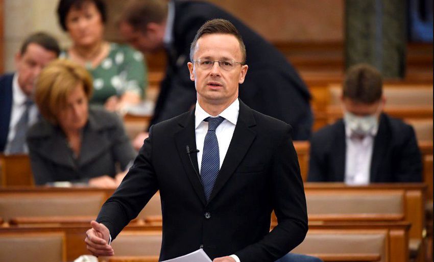 Szijjártó Pétert nem hatotta meg Orbán Viktor kérése és a Nyaralj itthon!
