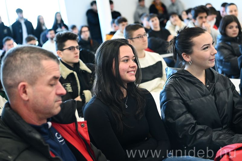 Zsúfolásig megtelt a debreceni sportkomplexum