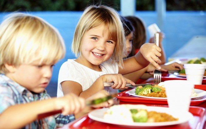 A belvárosi iskolában is átvehetik az ebédet a miskolci diákok