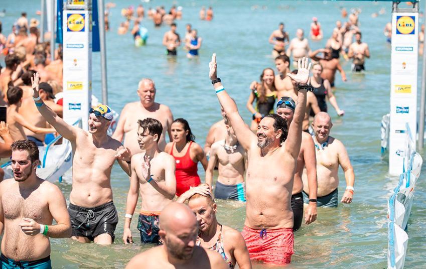 Novák Katalin megmutatta a fürdőruháját, és átússza a Balatont