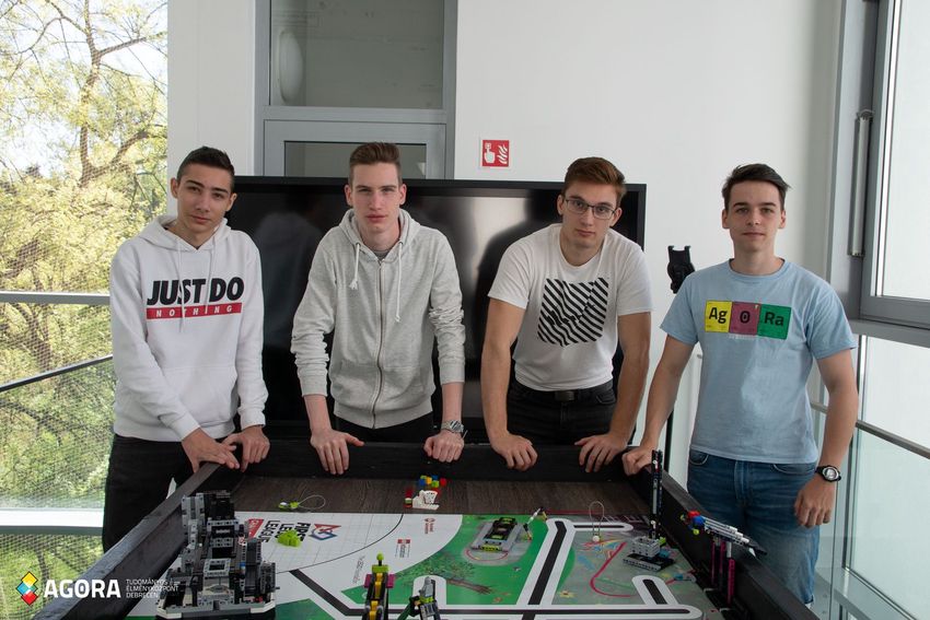Kelet-Magyarország legjobb robotikás fiataljai Debrecenben