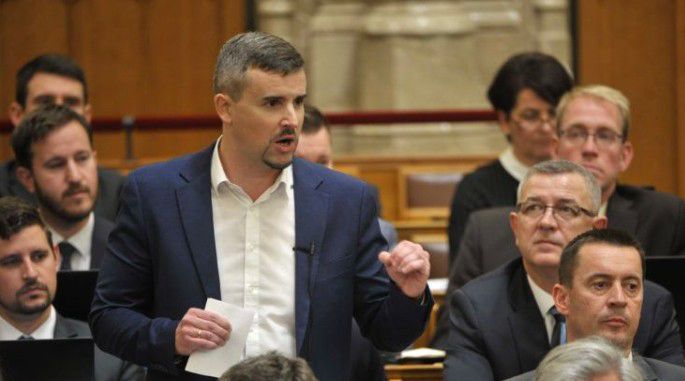 A miskolci jobbikos és Orbán Viktor kemény csatája a parlamentben + VIDEÓ!