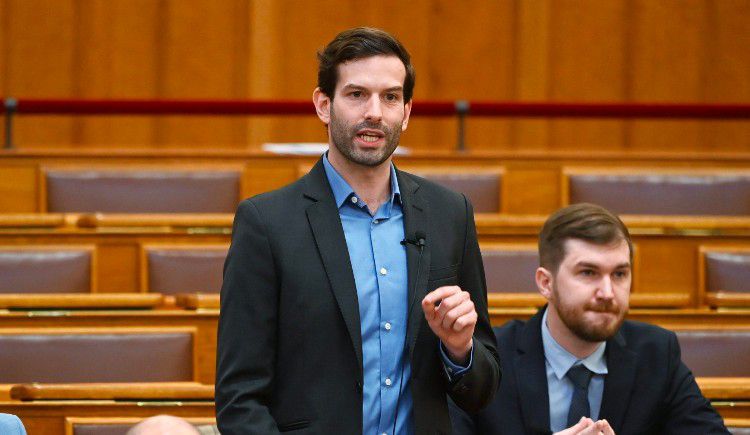 Fekete-Győr András Debrecenről szónokolt a parlamentben