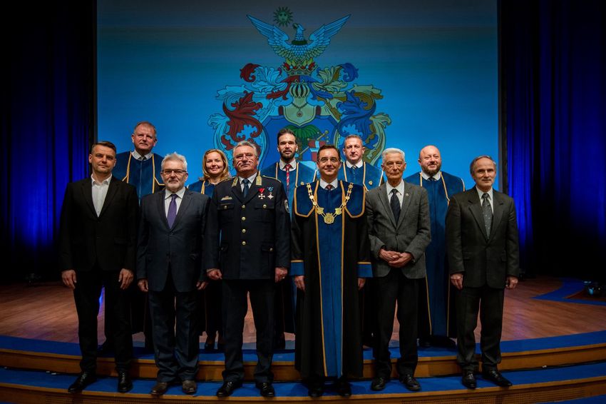 Cégvezetőt, rendőrt és professzorokat is díjaztak Debrecenben